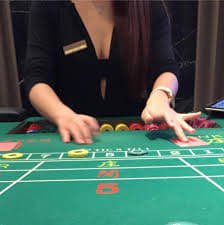 Perbandingan antarmuka aplikasi native dan web app pokerbola